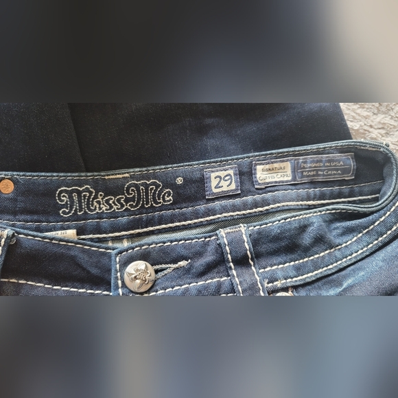 Miss Me Cuffed Capri - 29 - Picture 3 of 6